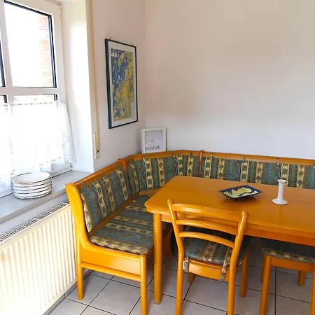 Reriker Sonnenhaus Obergeschoss, Familie Kraus Apartment Neu Gaarz