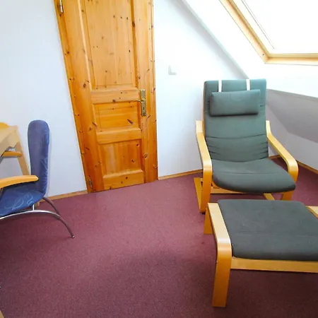 Reriker Sonnenhaus Obergeschoss, Familie Kraus Apartment Neu Gaarz